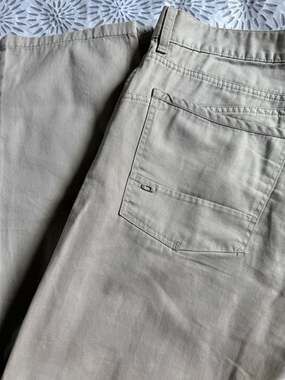 Oakley Men's Beige Chino Pants Size 38x32
